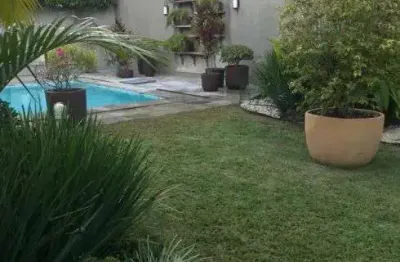 Térrea para venda tem 870 metros quadrados com 4 quartos