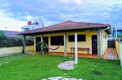 Ref.: r-282 oportunidade residência à venda junto ao mar em matinhos-pr!