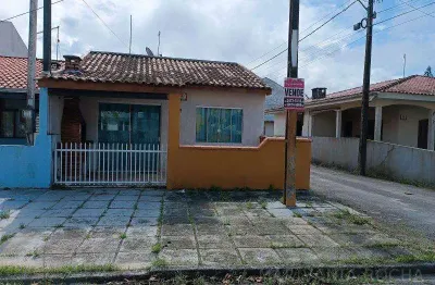 Ref: r-207 residência no balneário ipacarai a meia quadra do mar