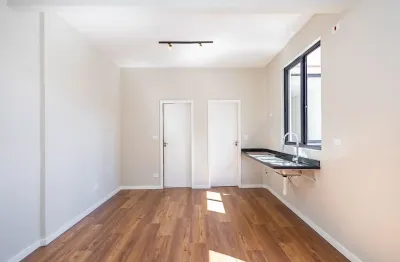 Apartamento reformado com 1 quarto no coração de curitiba, excelente para moradia ou investimento