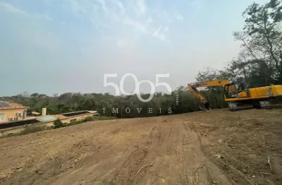 Excelente terreno à venda no condomínio fazenda vila real com 3020m2 de área útil, em declive, com fundo para uma das áreas verdes do condomínio.