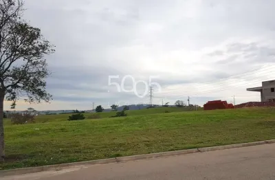Terreno excelente em condomínio. topografia com leve aclive em localização muito boa no condomínio.