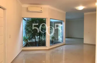 Casa à venda no condomínio chácaras flórida com 300m² de área construída e 5.304m² de terreno.