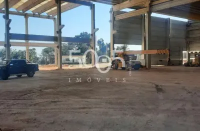 Galpão industrial à venda com 8.800m² de área construída em uma área total de 28000m². com um pé direito alto de 12m.