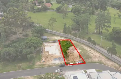 Terreno à venda no condomínio villas do golf, com 497m² de área útil. excelente lote com ótima topografia, com boa localização no condomínio.