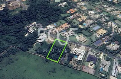 Excelente terreno à venda no condomínio fazenda vila real com 3200m2 de área útil, em declive, com fundo para uma das áreas verdes do condomínio.