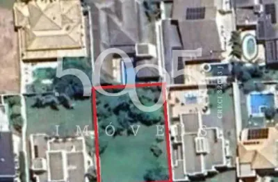 Terreno à venda no condomínio santa mônica de 798m² de área total, excelente localização