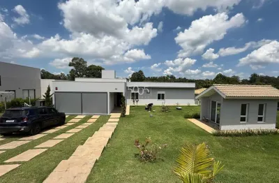 Casa com quintal incrível e fundo para mata no condomínio terras di leonardi em itu com 235m2 de construção e 2590m2 de terreno.