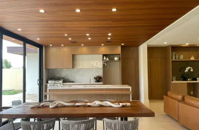 Casa mobiliada à venda no condomínio campos de santo antonio ii em itu com 388m2 de construção e 829m2 de terreno.