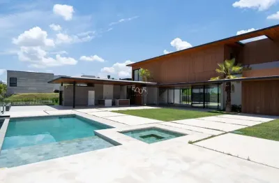 Venha conhecer a 'casa ligera', projeto realizado pelo arquiteto olegário de sá, com 670m2 de construção em um terreno com 2029m2.
