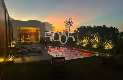 Casa térrea mobiliada à venda no condomínio Altos de Itu, 5 suítes, 430m² construídos em um terreno de 1.438m²