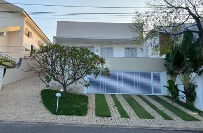 Casa sobrado à venda no condomínio jardim theodora, 4 suítes, 418m² de área construída e 600m² de área total
