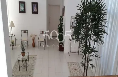 Casa à venda no condomínio campos de santo antônio em itu com 462m2 de construção e 890m2 de terreno.