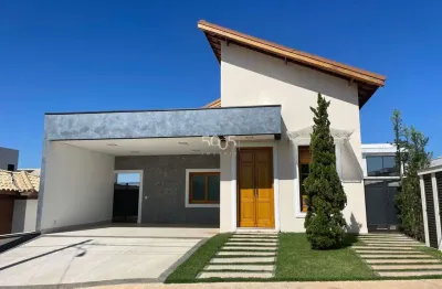 Casa nova,  acabamentos impecáveis e detalhes elegantes e  funcionais,  com projeto excelente para morar com prazer e conforto.