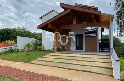 Casa excelente, acabamentos de primeira linha, projeto modernos, muito conforto  morando em condominio  excelente