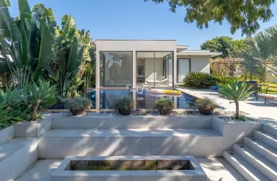 Casa à venda no condomínio altos de itu, com 850m² construídos em um terreno de 2.366m². completamente mobiliada e decorada