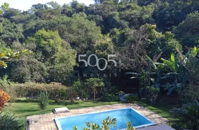 Chácara completa em condomínio fechado com 2.520m² de terreno