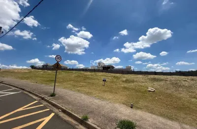 Terreno comercial com 12m de frente e 30m de comprimento (360m2), vagas de estacionamento, localização ótima, perto a condomínios de alto padrão