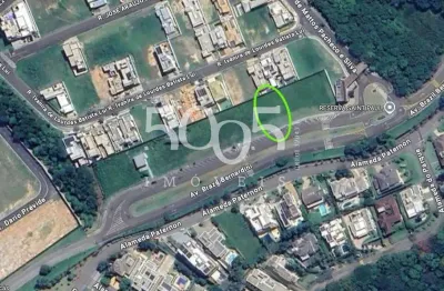 Terreno comercial com 12m de frente e 30m de comprimento (360m2), vagas de estacionamento, localização ótima, perto a condomínios de alto padrão
