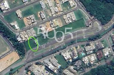 Terreno comercial com 12m de frente e 30m de comprimento (360m2), vagas de estacionamento, localização ótima, perto a condomínios de alto padrão