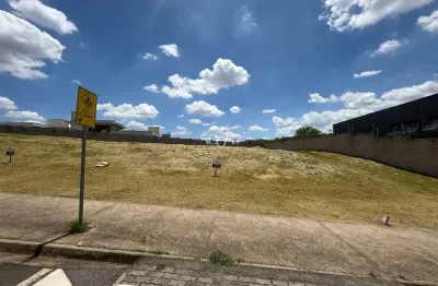 Terreno comercial com 12m de frente e 34m de comprimento (426m2), vagas de estacionamento, localização ótima, perto a condomínios de alto padrão