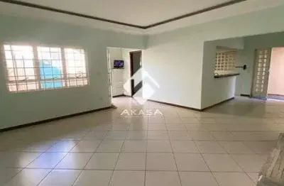 Casa para venda possui 254 metros quadrados com 3 quartos na rua Napoleão Selmi-Dei -Araraquara