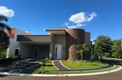 Casa de Esquina à Venda no Condomínio Acácias I com Piscina e 3 Suítes