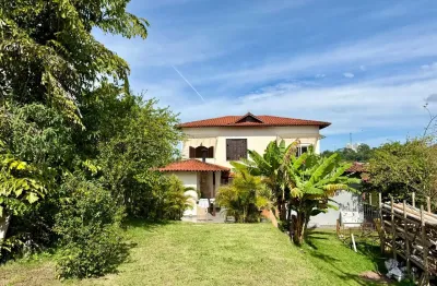 Casa de Alto Padrão para Locação no Condomínio Nova Higienópolis – 6 Suítes, Lazer Completo e Muito Espaço