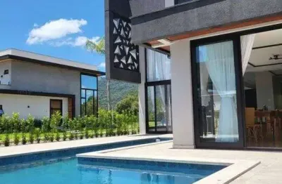 Casa em condomínio fechado, caledônia, camboriú-sc para | centro, camboriú, santa catarina