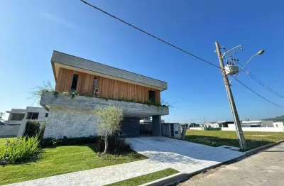 Excelente casa no condomínio caledõnia. para | santa regina, camboriú, santa catarina