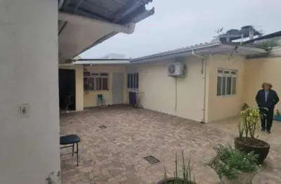 Casa residencial 3 quartos, mobiliada, frente em monte alegre, camboriú – 2 vagas