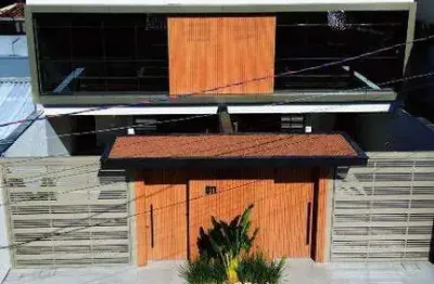 Triplex geminado com rooftop e piscina spa – conforto e sofisticação em cada detalhe