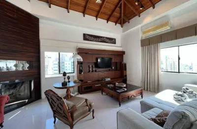 Cobertura duplex exclusiva, com vista mar e 480m² privativos no centro de balneário camboriú