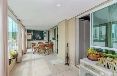 Apartamento com 3 quartos e 2 vagas de garagem no centro de balneário camboriú.