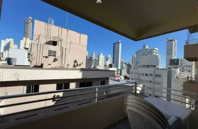 Apartamento com 02 quartos no centro de balneário camboriú. 01 vaga privativa.
