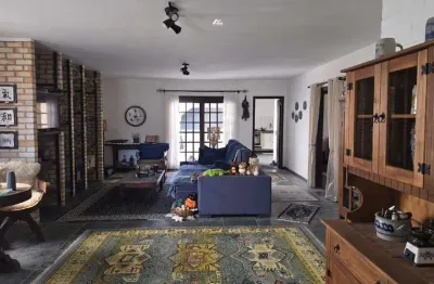 Casa residencial à venda em balneário camboriú - 4 quartos, 1 suíte, mobiliada.