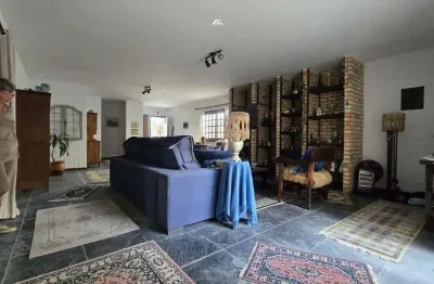 Casa residencial à venda em balneário camboriú - 4 quartos, 1 suíte, mobiliada.