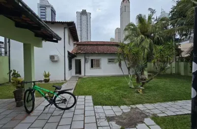 Casa residencial em balneário camboriú (centro) – 8 quartos, mobiliada, terreno com 600m²