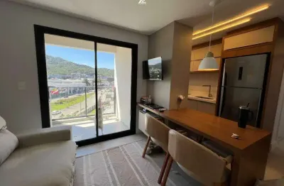 Apartamento mobiliado e equipado com 2 quartos (1 suíte), 2 vagas, para venda em balneário camboriú