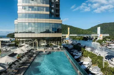 Um belo residencial pronto para sua moradia, situado na barra sul, em balneário camboriú-sc. barra sul, yachthouse by pininfarina