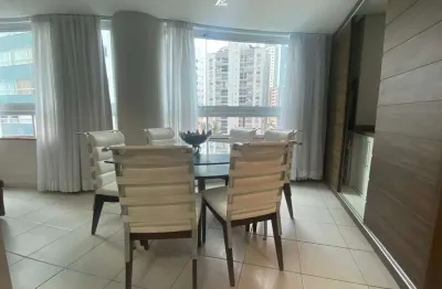 Apartamento a venda mobiliado com 89m², 2 dormitórios e 2 vagas no centro de balneário camboriú