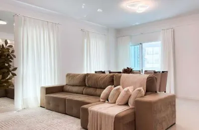 Apartamento com 3 quartos à venda na Rua 244, Meia Praia, Itapema