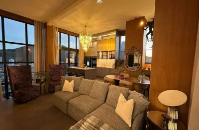 Cobertura Duplex de alto padrão com 3 suítes, piscina e lazer completo