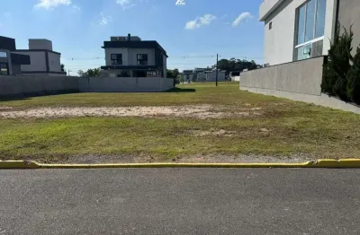 Terreno exclusivo em condomínio de alto padrão com lazer completo e portaria 24h