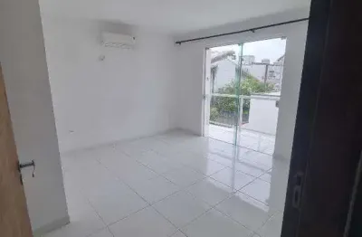 Casa com 6 Dormitórios (2 Suítes) – Espaço e Conforto para Toda a Família