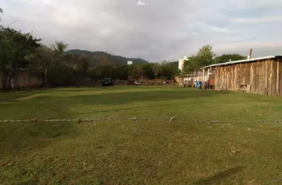 Terreno Frente ao Rio com Área para Marina em Localização Privilegiada