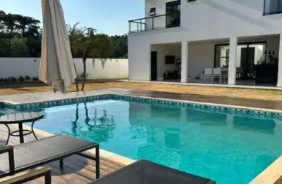 Vende-se sobrado de alto padrão no condomínio terras da alvorada