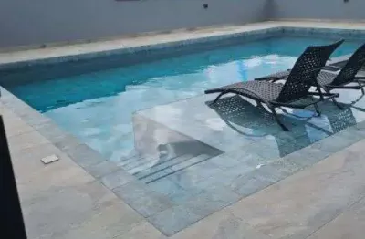 Linda casa no condomínio de alto padrão terras da alvorada.