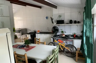 Sobrado geminado jardim helena maria 2 dormitórios 1 suíte + banheiro social + wc serviço + sala e cozinha montada + garagem coberta + armários em todos ambientes + área de serviço