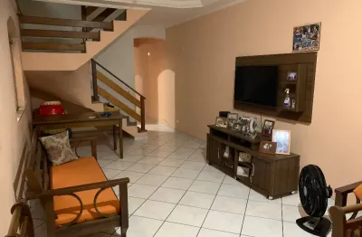 Oportunidade 2024 sobrado jardim dos pássaros guarujá geminado 4 quartos / dormitórios 1 suíte + banheiro social com hidro + lavábo 2 garagens edícula + ótima cozinha com 2 ambientes excelente localiz